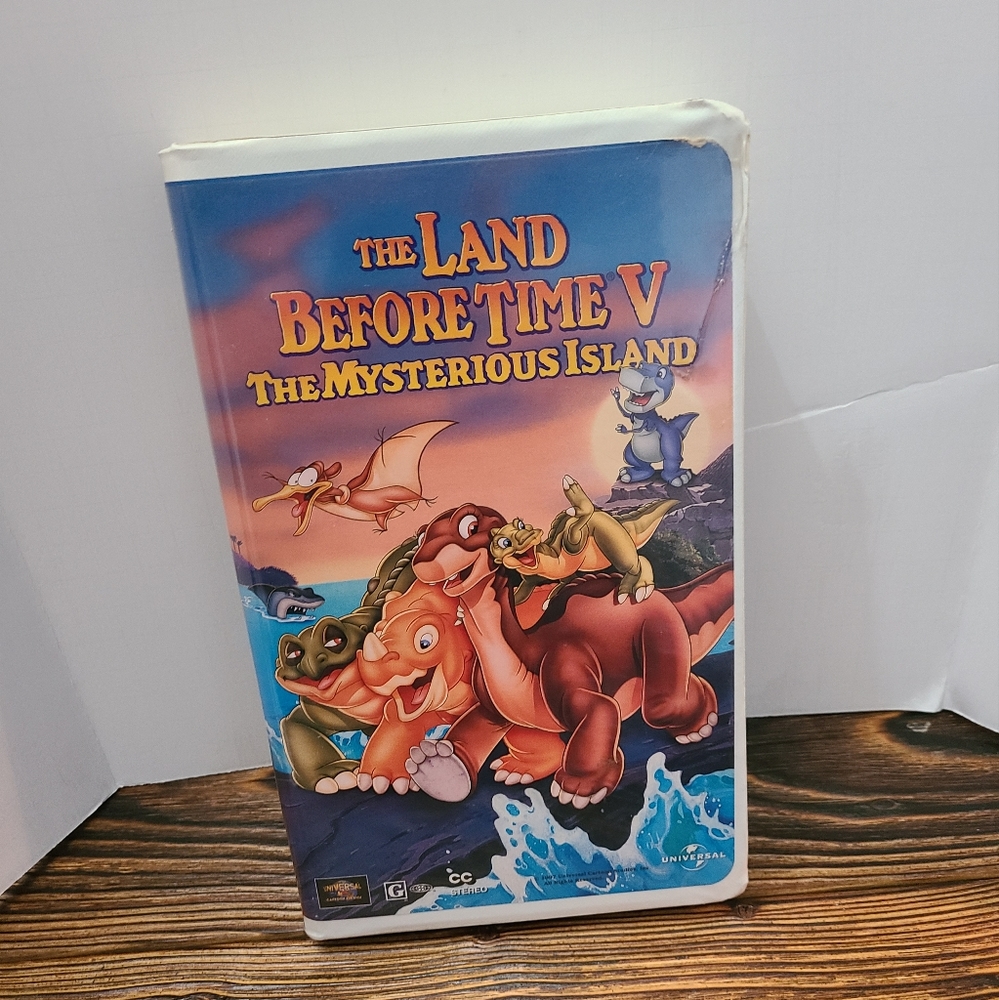 The Land Before Time V The Mysterious Island Cartoon Movie on VHS